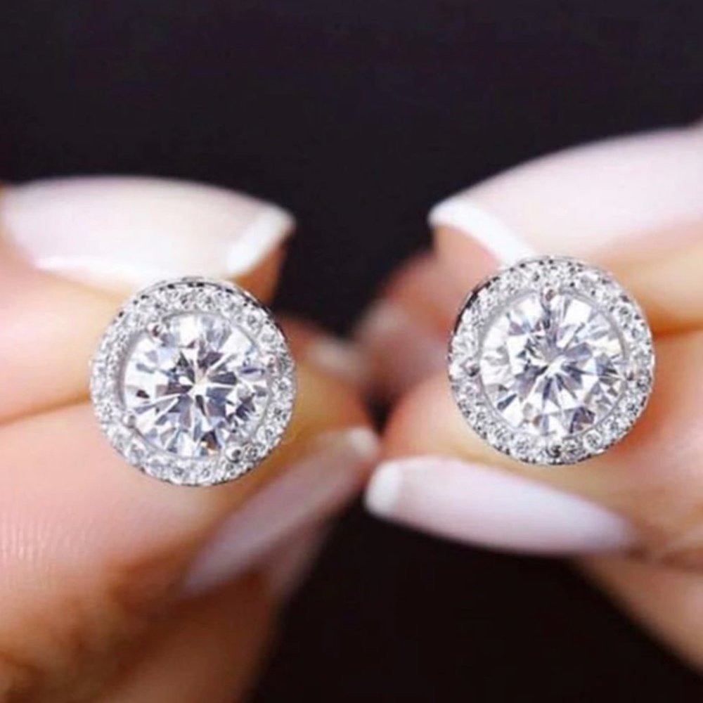 Classic Brilliant Cut Sterling Silver Stud Earring